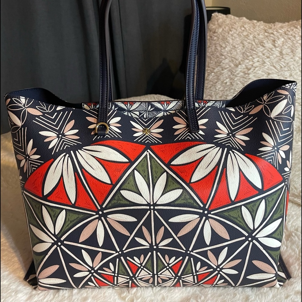 Authentic Tory Burch Kerrington Navy Pottery Pattern Tote Bag